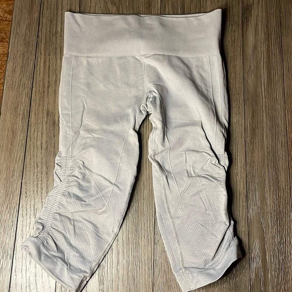 Lululemon Ebb to Street crop pant original light gray size 6